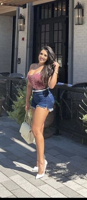 Nikki Waka
