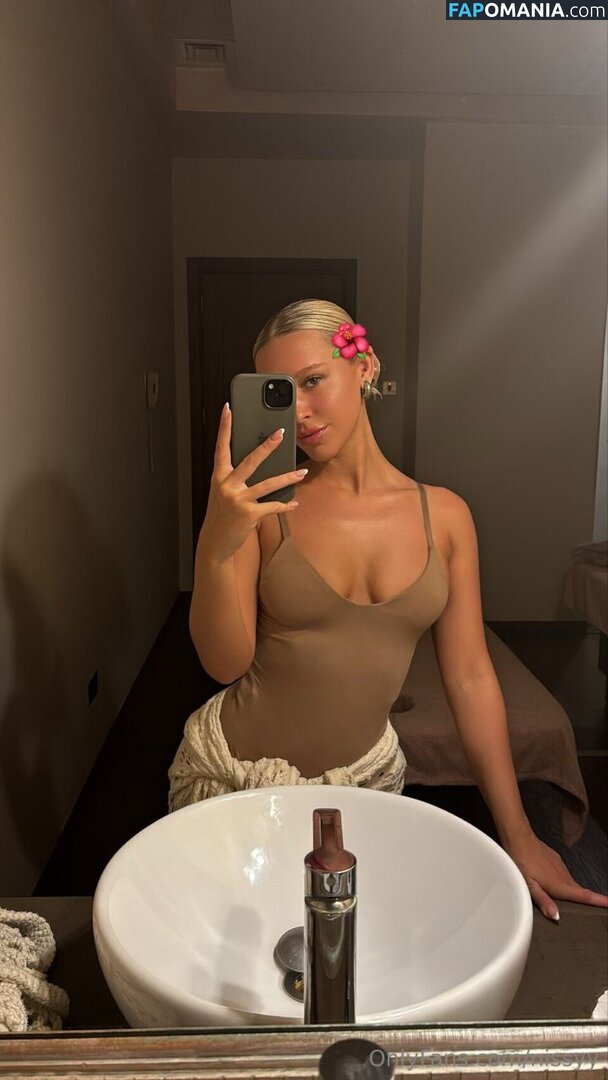 arisnsnn / hhiddengem / nissyy / thewhiskeymol Nu OnlyFans  Foto vazada #8