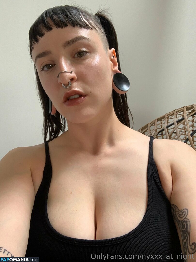 nyxxx_at_night Nu OnlyFans  Foto vazada #2
