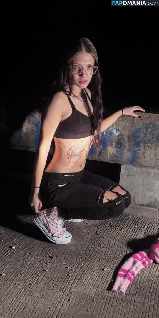 official.twig / officiallybaby Nu OnlyFans  Foto vazada #1