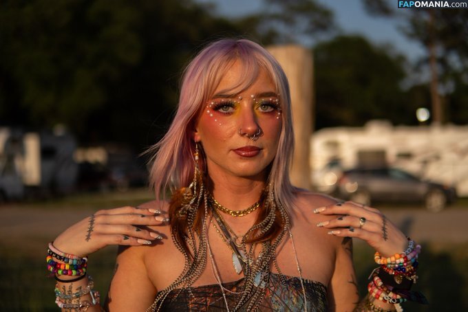 chloeblackz / onevegetabletwo Nu OnlyFans  Foto vazada #4