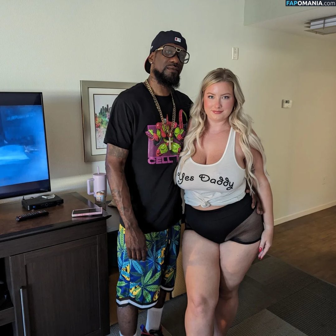 Mckenna Rae / Pawgdownthestreet121 / mckenna_rae121 Nu OnlyFans  Foto vazada #19
