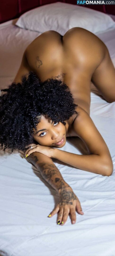 Pretinha Claire / https: / pretinhaclaire Nu OnlyFans  Foto vazada #4