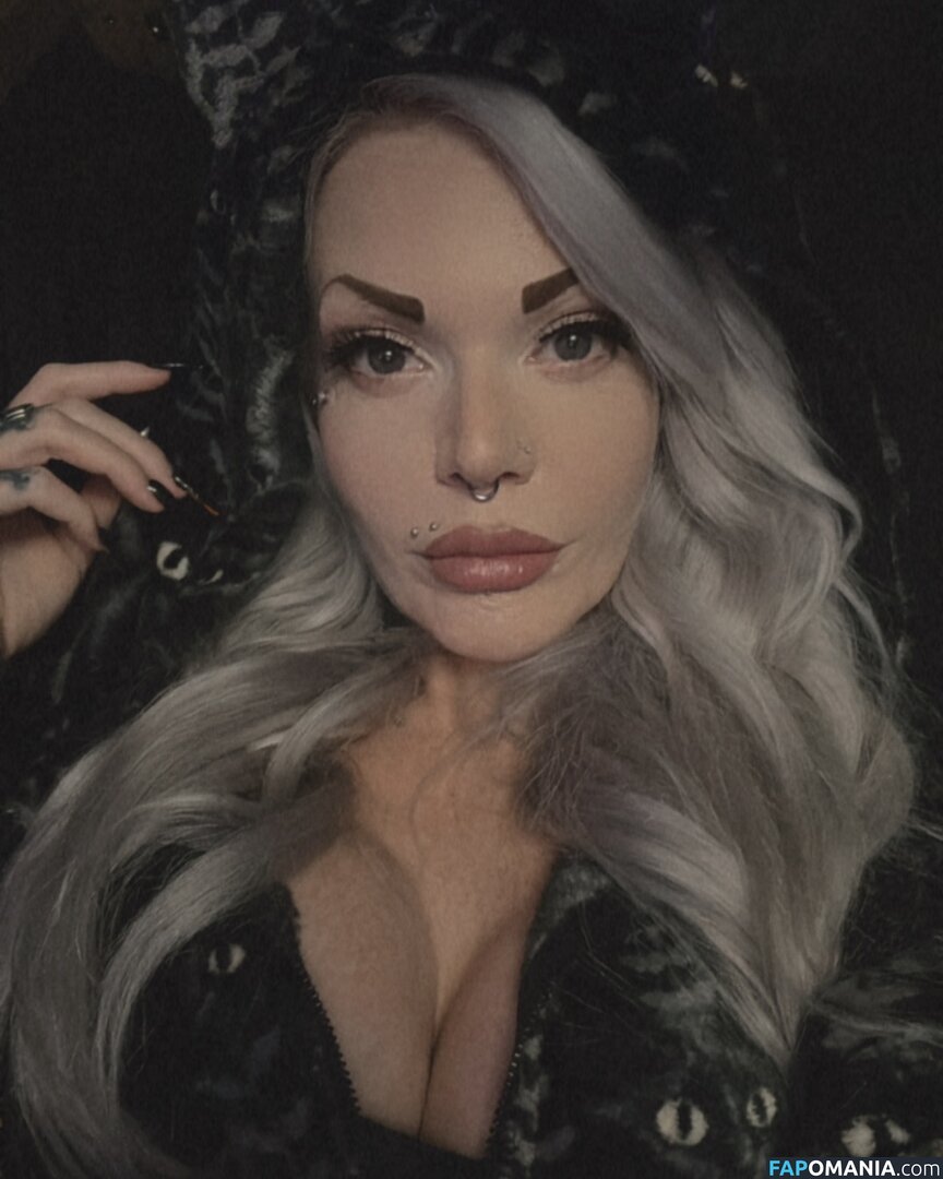 Pure.horror Nu OnlyFans  Foto vazada #1