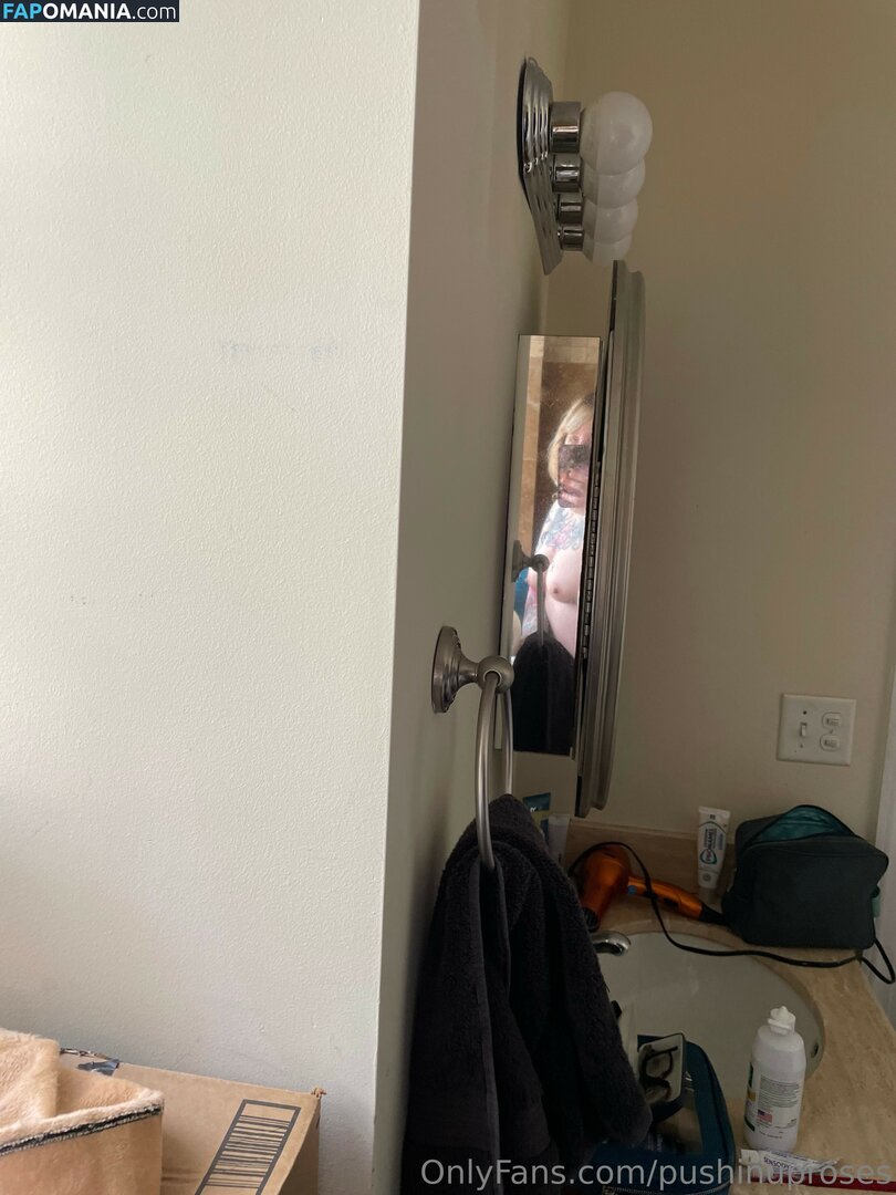 PushingUpRoses / https: / pushinuproses Nu OnlyFans  Foto vazada #307