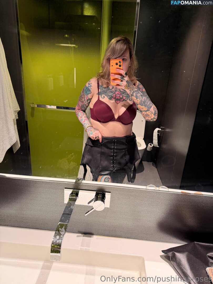 PushingUpRoses / https: / pushinuproses Nu OnlyFans  Foto vazada #363