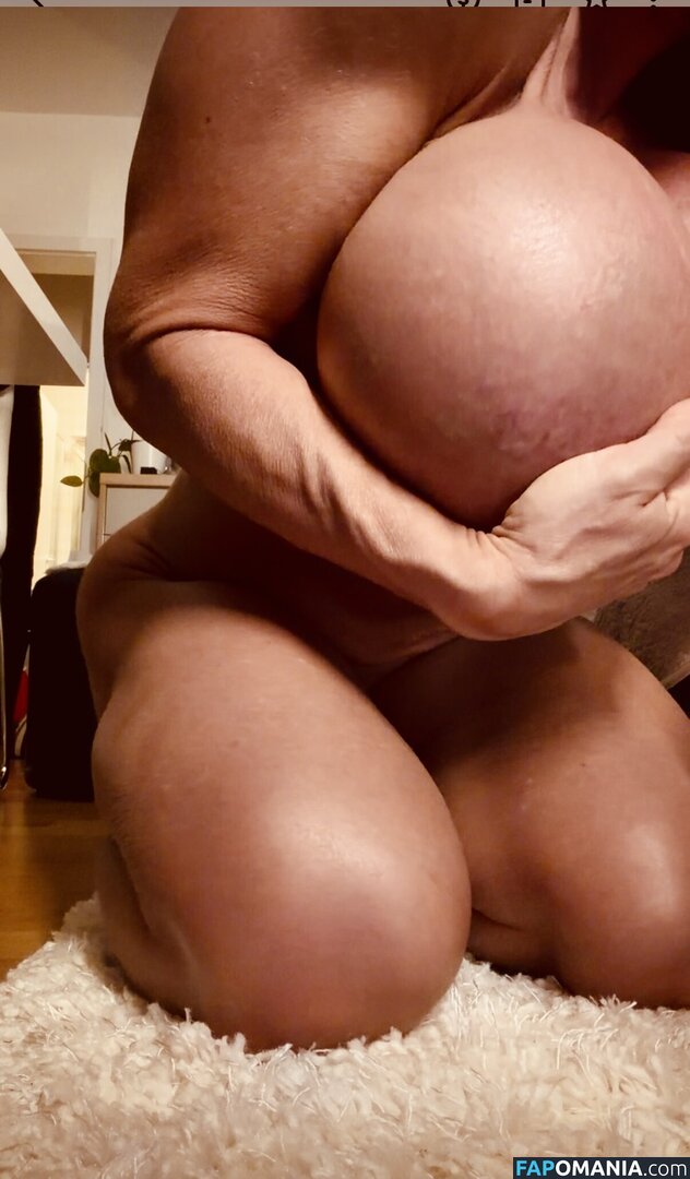 QueenMuscleBoobs Nu OnlyFans  Foto vazada #20