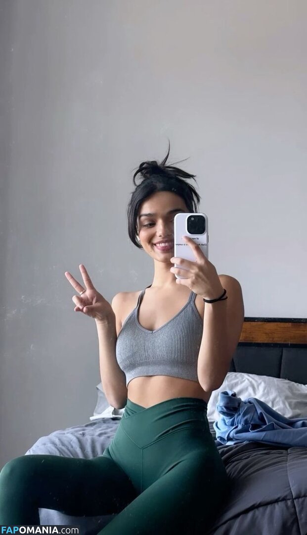 Rachel Zegler / rachelzegler / rachmariexoxo Nu OnlyFans  Foto vazada #866