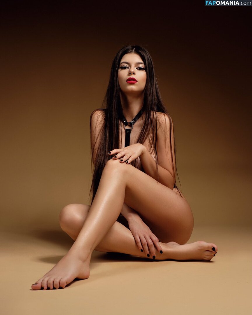 Raducu Mihaela / mihaelaraducu / raducumihaela / raducumihaela__ Nu OnlyFans  Foto vazada #1