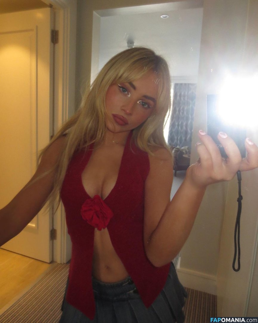 Sabrina Carpenter / https: / sabrinacarpenter Nu OnlyFans  Foto vazada #43