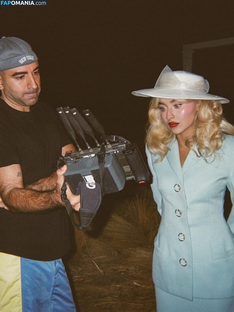 Sabrina Carpenter / https: / sabrinacarpenter Nu OnlyFans  Foto vazada #2437