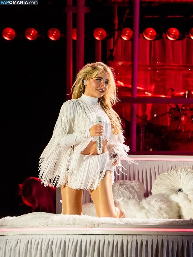 Sabrina Carpenter / https: / sabrinacarpenter Nu OnlyFans  Foto vazada #2502