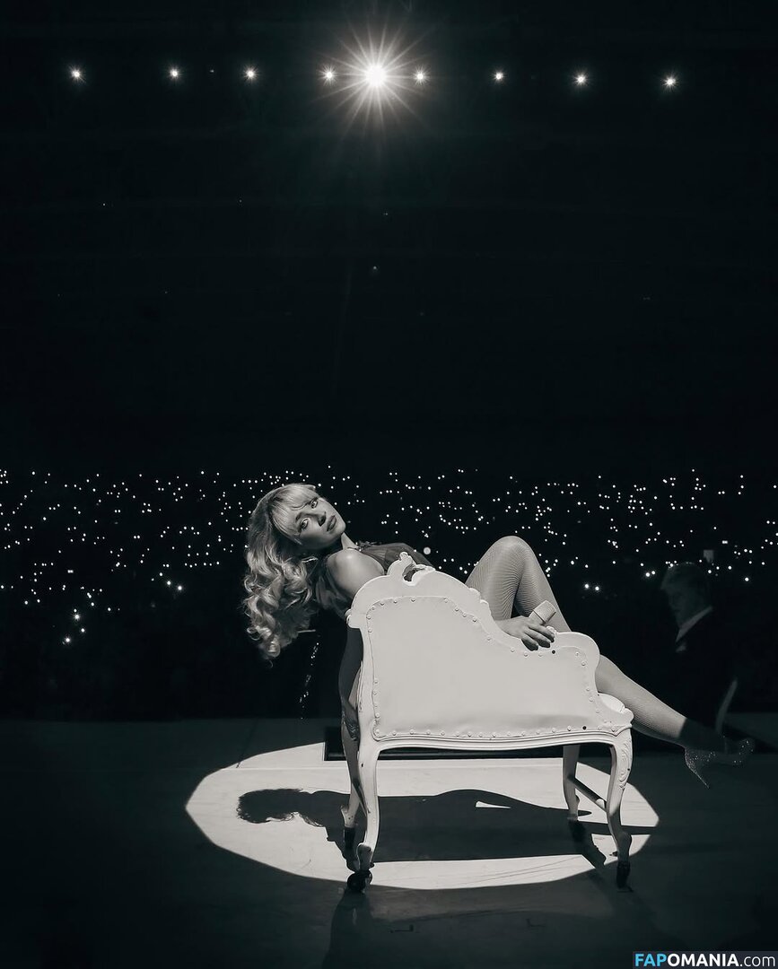 Sabrina Carpenter / https: / sabrinacarpenter Nu OnlyFans  Foto vazada #2540
