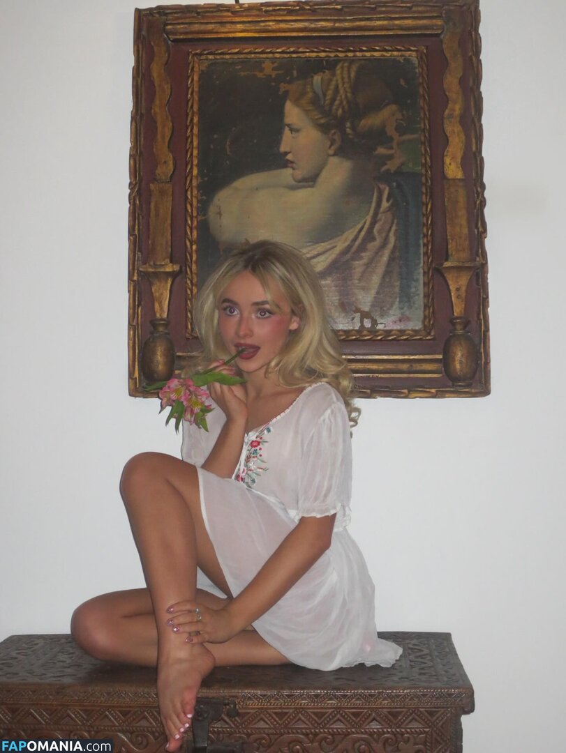 Sabrina Carpenter / https: / sabrinacarpenter Nu OnlyFans  Foto vazada #2605
