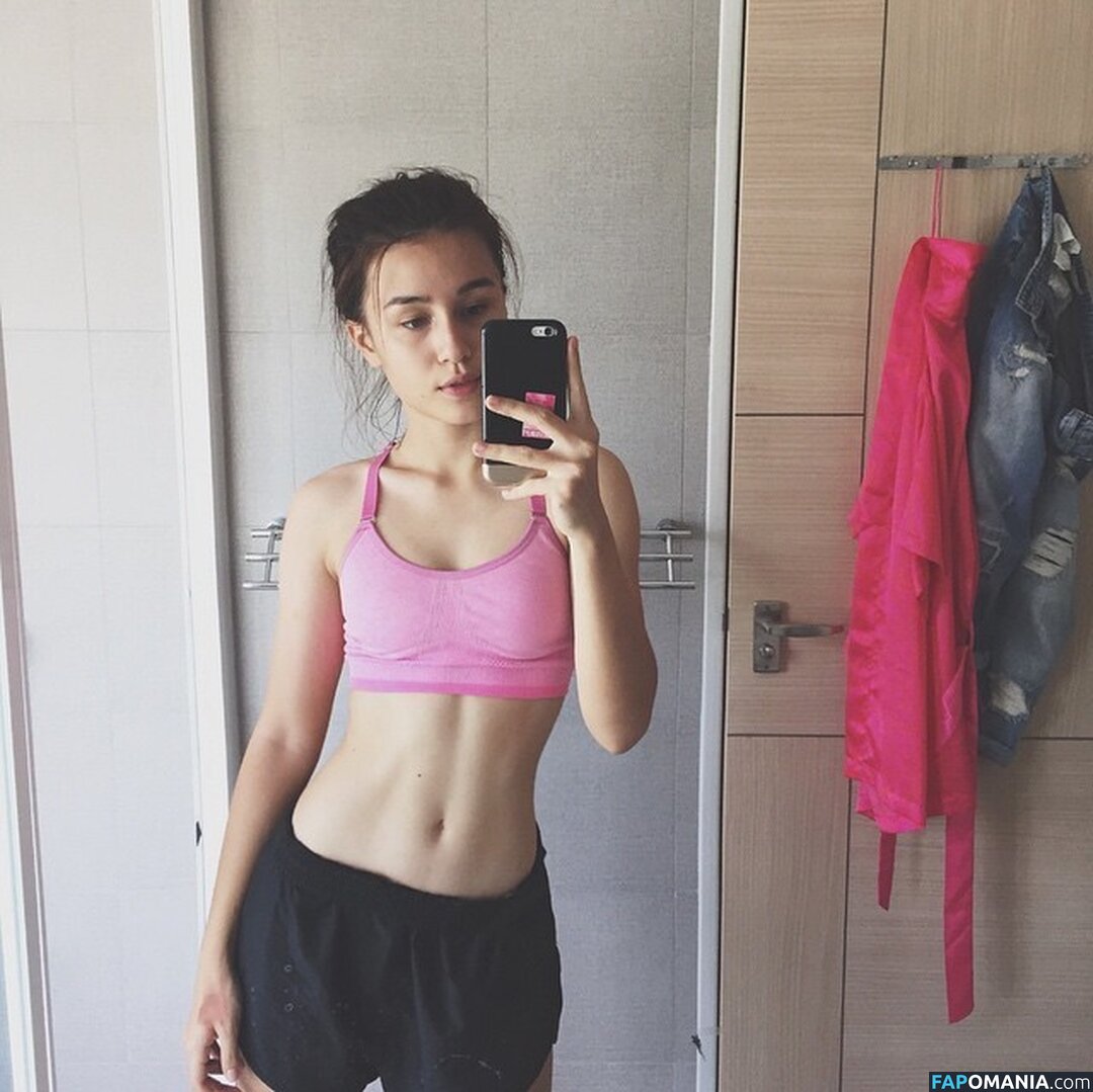 Saffron Sharpe / saffronsharpe Nu OnlyFans  Foto vazada #12