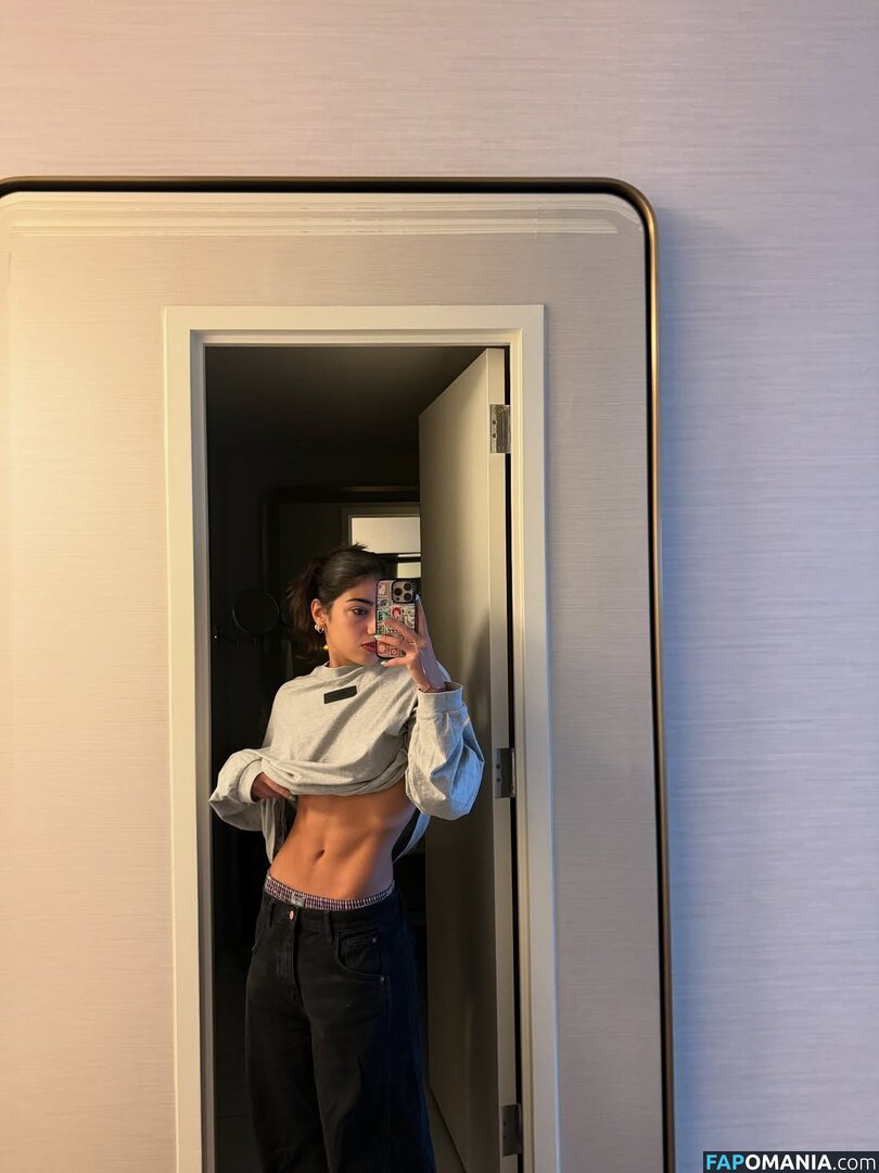 Sara Saffari / sarasaffari__ Nu OnlyFans  Foto vazada #389