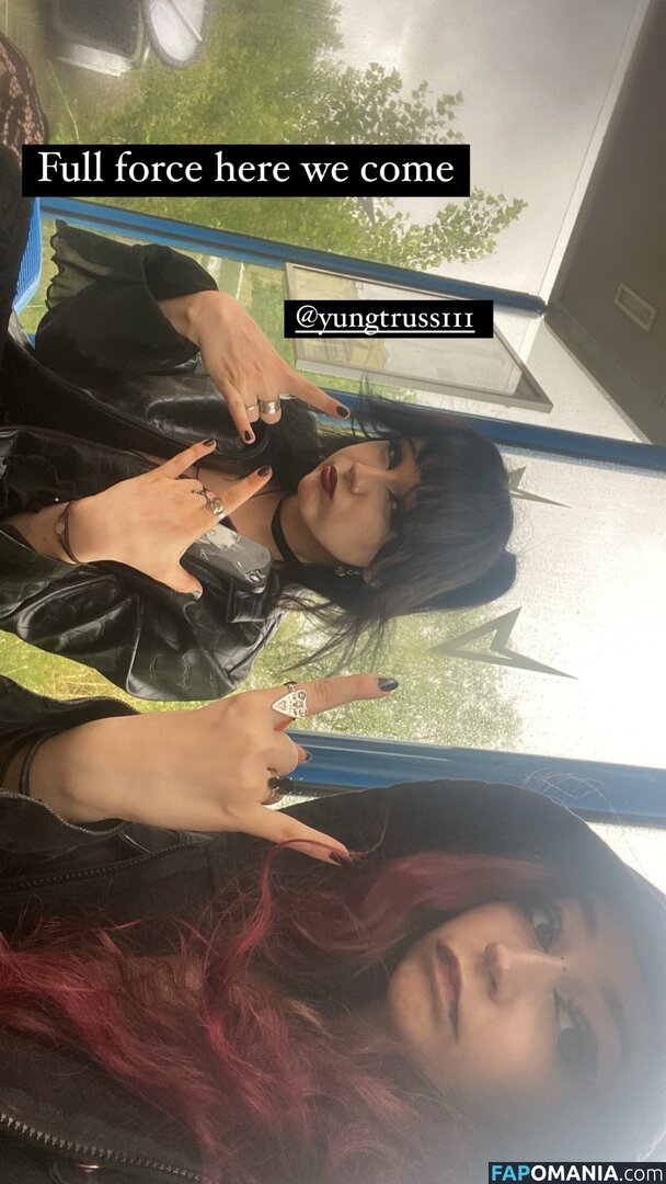 foxynfriendsmadebydesign / scorpionfl0wer / scrtcnt04 Nu OnlyFans  Foto vazada #4