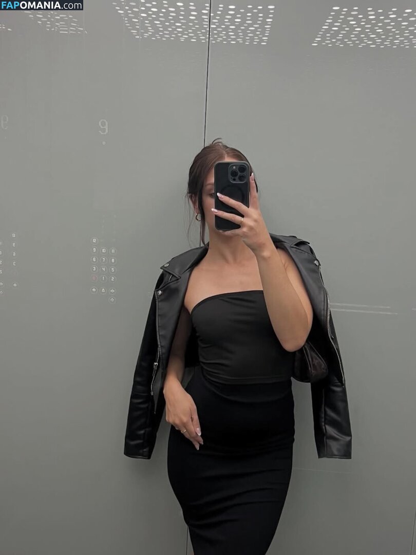 eminkarosikova / emrosik_ / secretofema Nu OnlyFans  Foto vazada #11