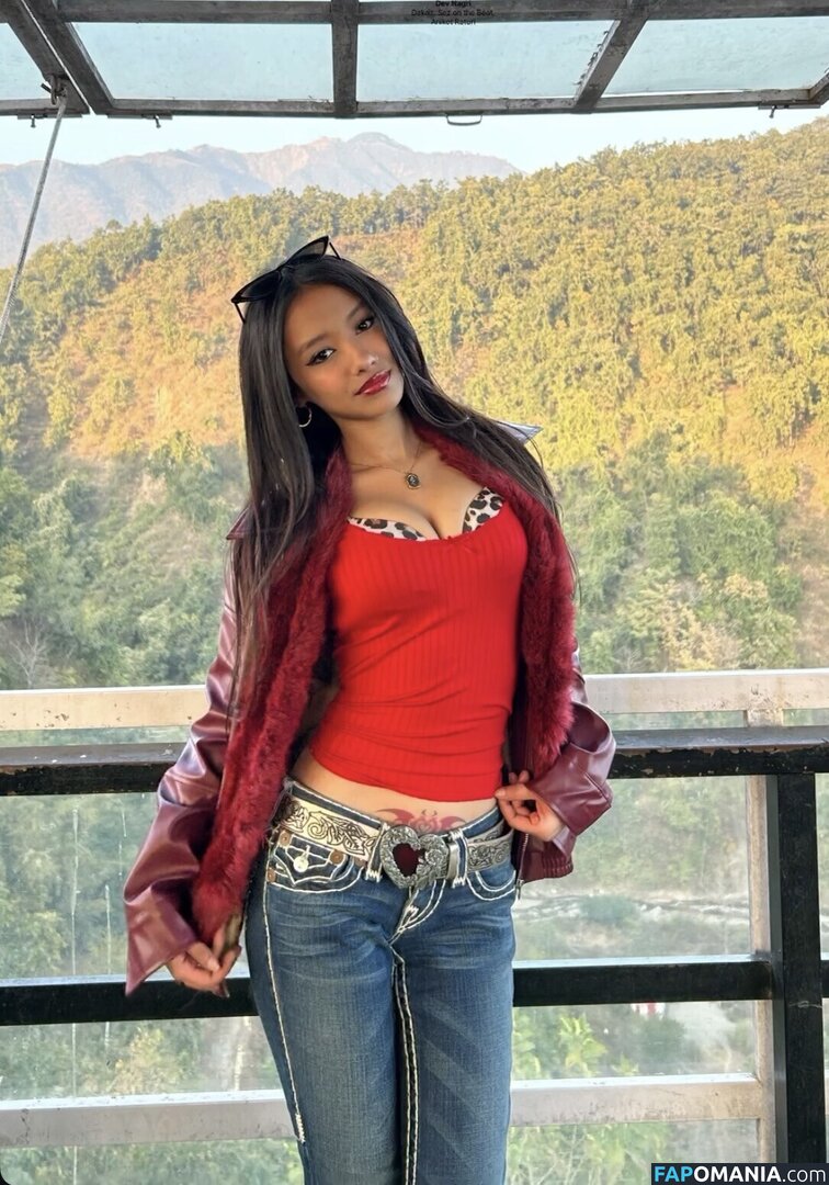 shraddhaforyou / shradhaa.2110 / trashradsss Nu OnlyFans  Foto vazada #2