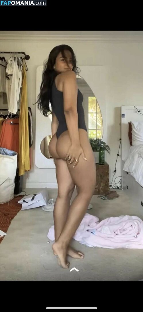 Sienna Mae Gomez / sienna_mae / siennamaegomez Nu OnlyFans  Foto vazada #1