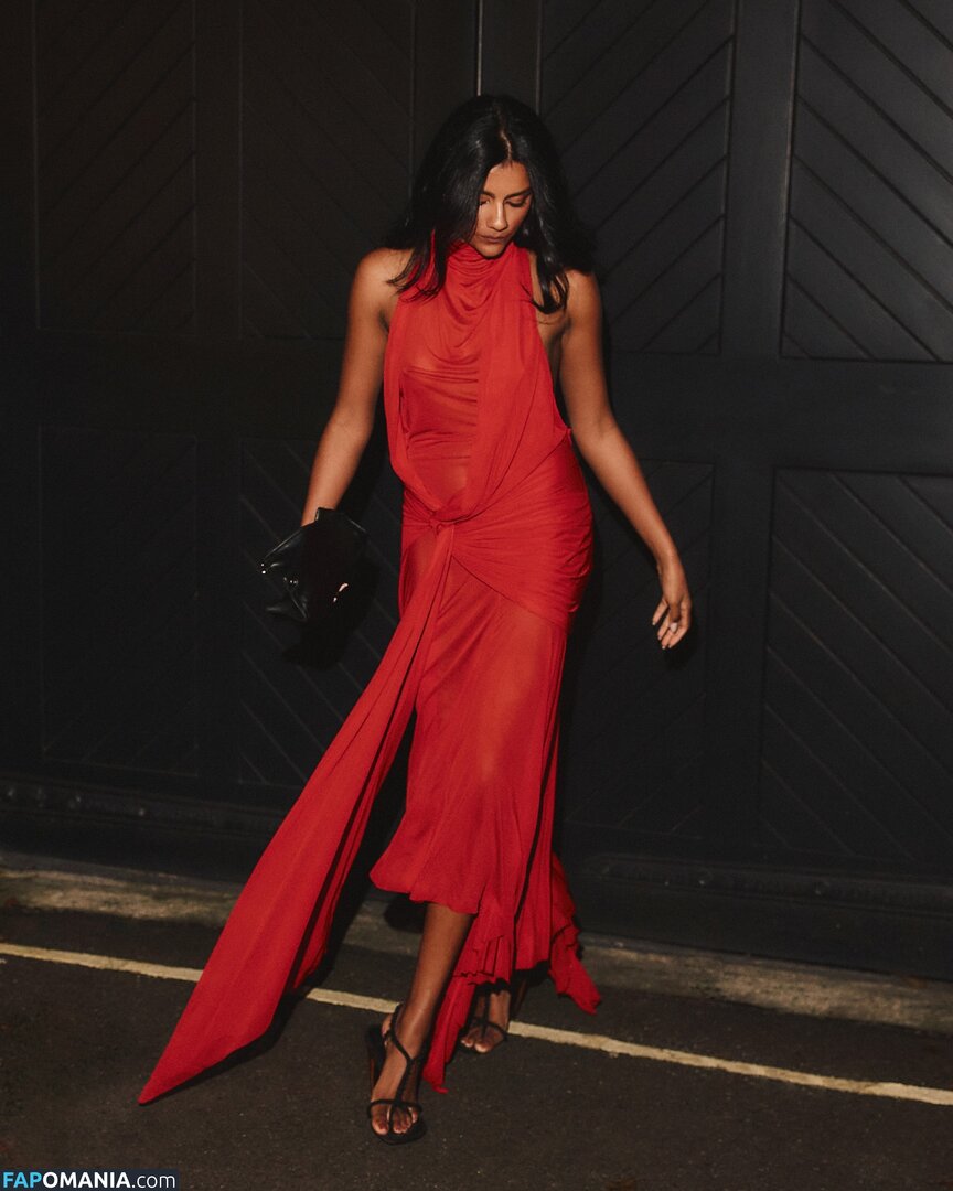 Simone Ashley / simoneashley Nu OnlyFans  Foto vazada #4