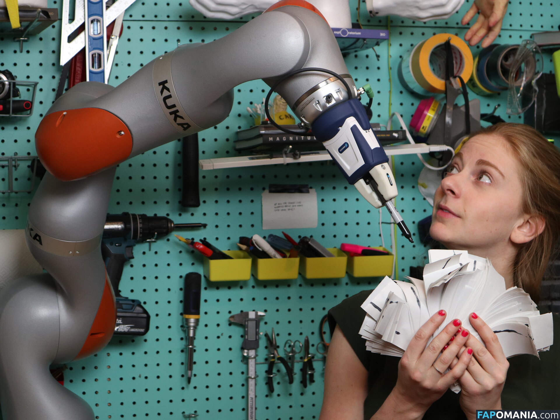 Simone Giertz / simonegiertz Nu OnlyFans  Foto vazada #3