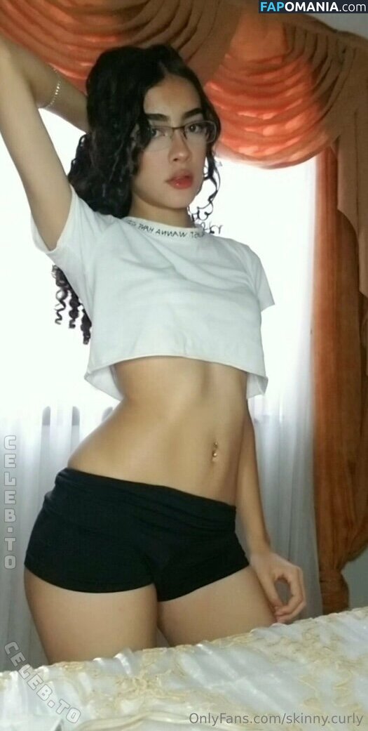 Skinny.Curly Nu OnlyFans  Foto vazada #4