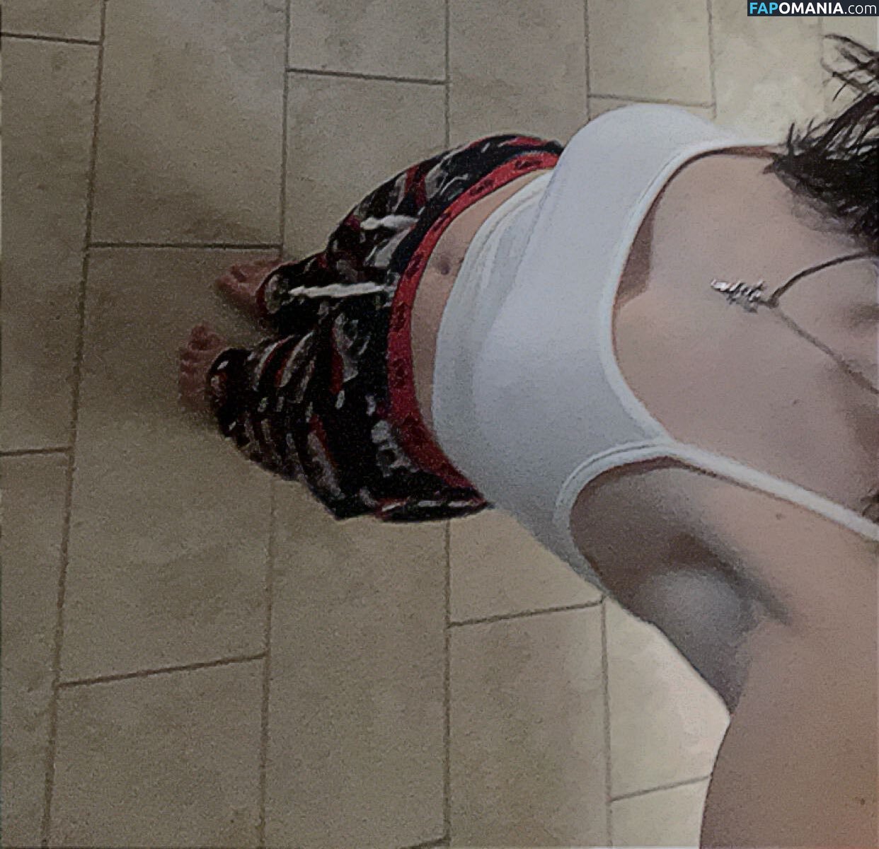 https: / skypiiiii / skyypiiiii Nu OnlyFans  Foto vazada #2