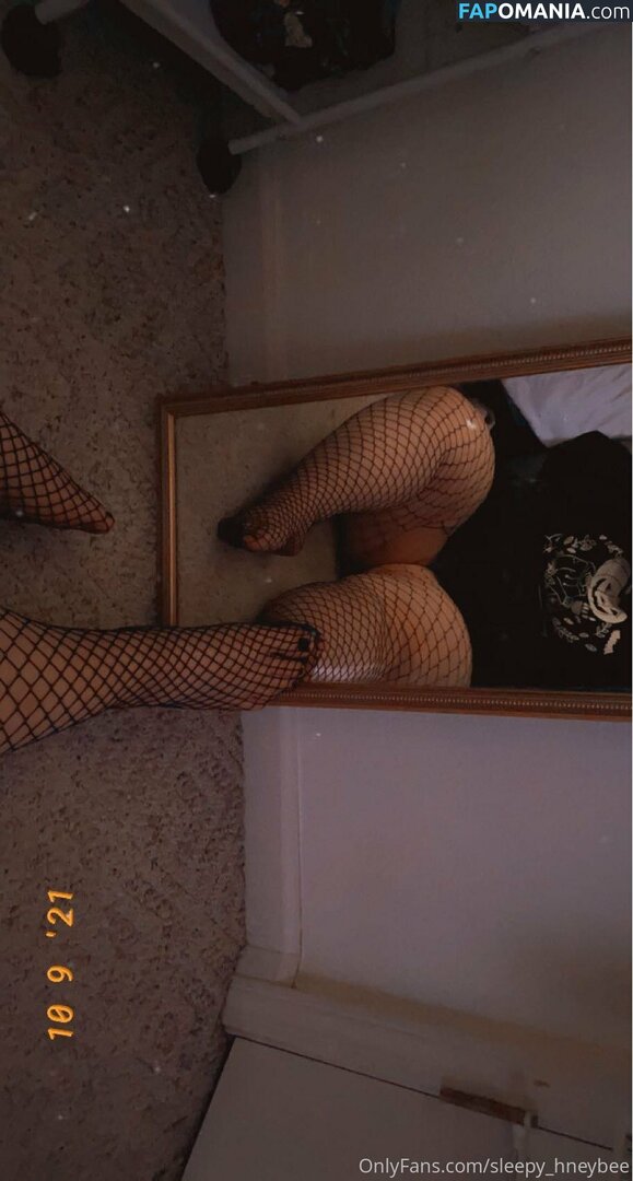 hney.bees / sleepy_hneybee Nu OnlyFans  Foto vazada #8