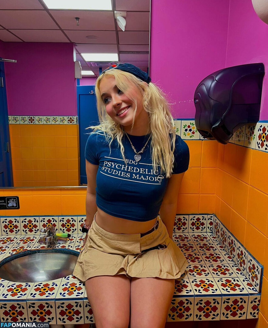 Snoop.doggy / beccacontrer-ass / helenbradshaww Nu OnlyFans  Foto vazada #4
