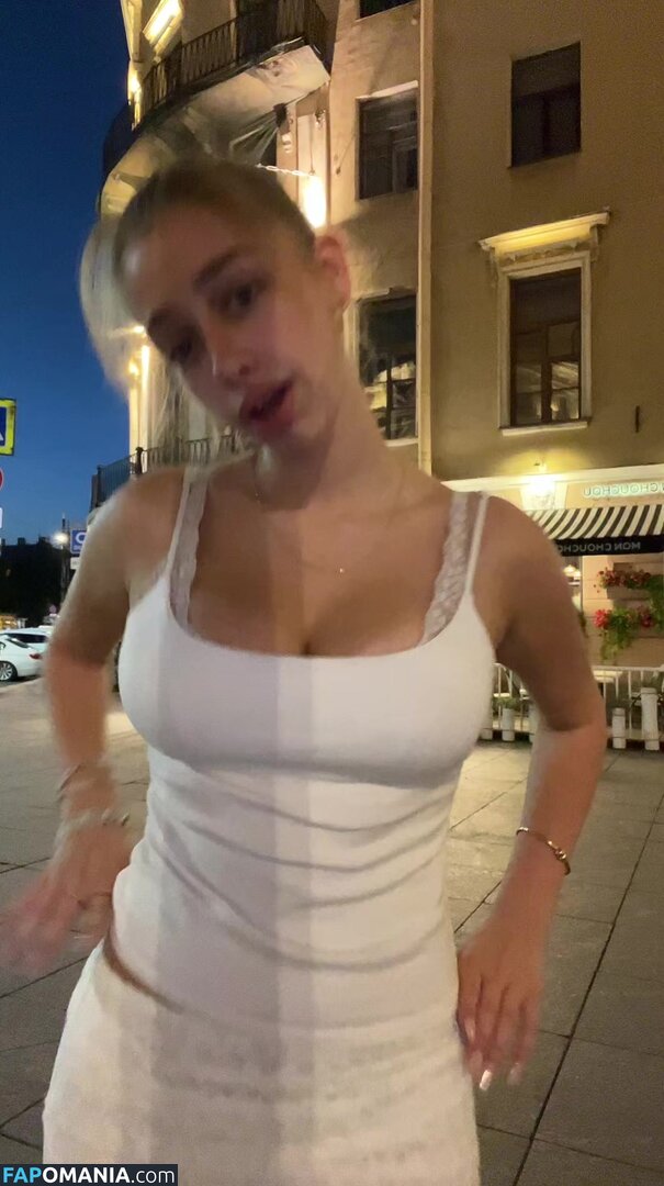 https: / sofyaplotnikova / xsofya_x Nu OnlyFans  Foto vazada #2