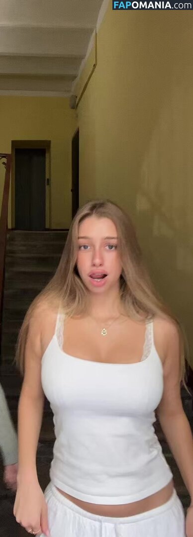 https: / sofyaplotnikova / xsofya_x Nu OnlyFans  Foto vazada #10
