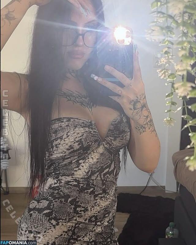 6.sophie.8 / sooophie_666 / your.local.hoe_68 Nu OnlyFans  Foto vazada #1