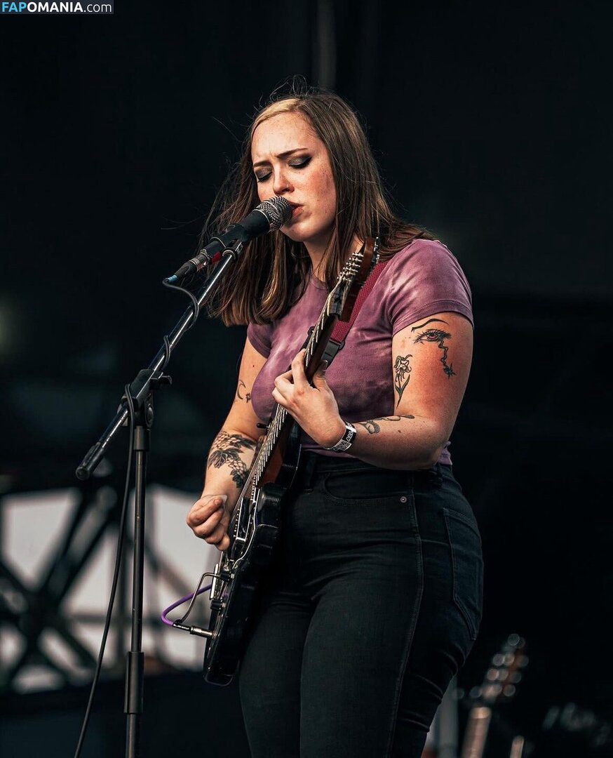 Soccer Mommy / Sophia Allison / soccermommyband Nu OnlyFans  Foto vazada #1