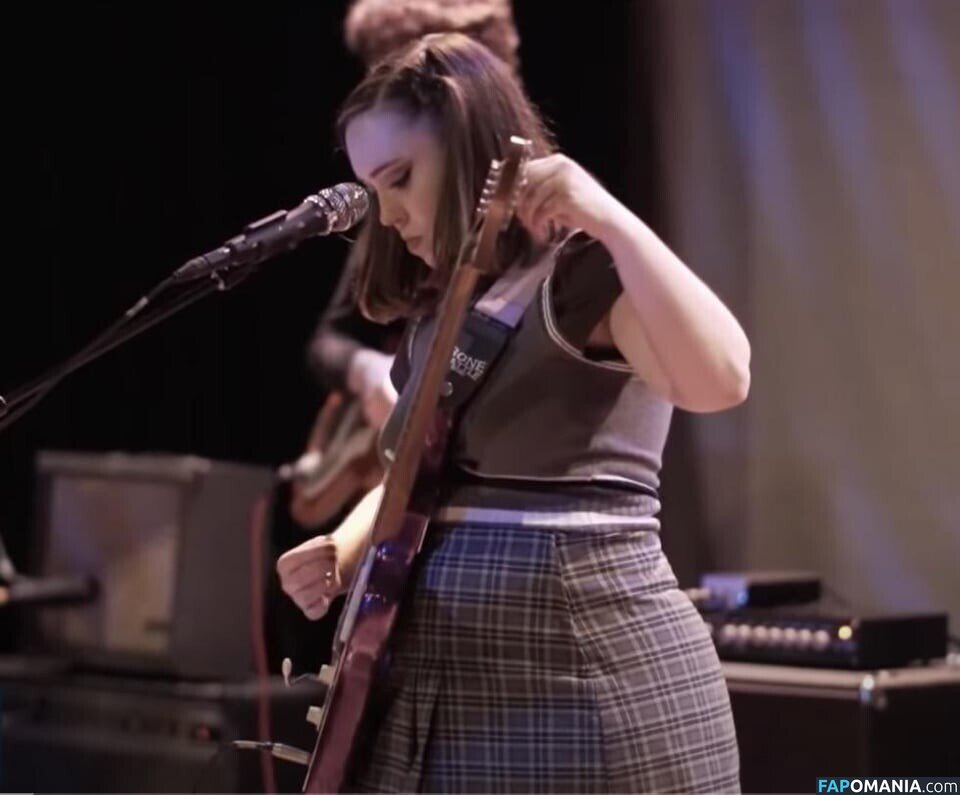 Soccer Mommy / Sophia Allison / soccermommyband Nu OnlyFans  Foto vazada #3