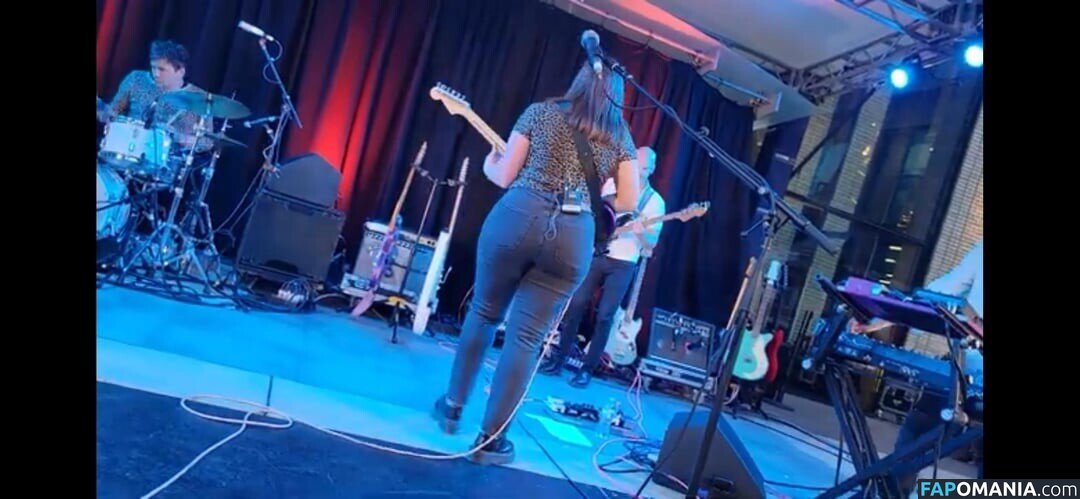 Soccer Mommy / Sophia Allison / soccermommyband Nu OnlyFans  Foto vazada #6