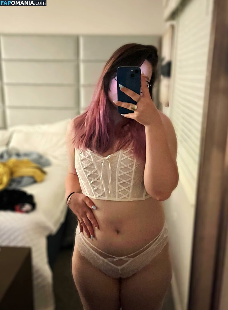 Strawbre / _strawbre_ / spicy_strawbre / straw.bre Nu OnlyFans  Foto vazada #1