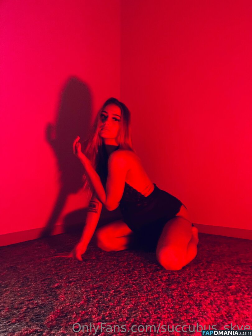 Iheartharlss / Succubus_skye / https: / susbaby1 Nu OnlyFans  Foto vazada #1