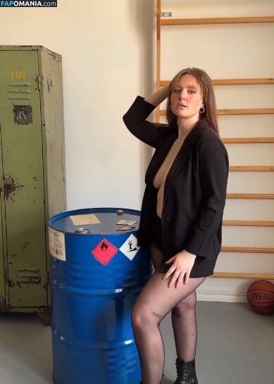 huladew / juliamia_official / suesses.rot Nu OnlyFans  Foto vazada #62