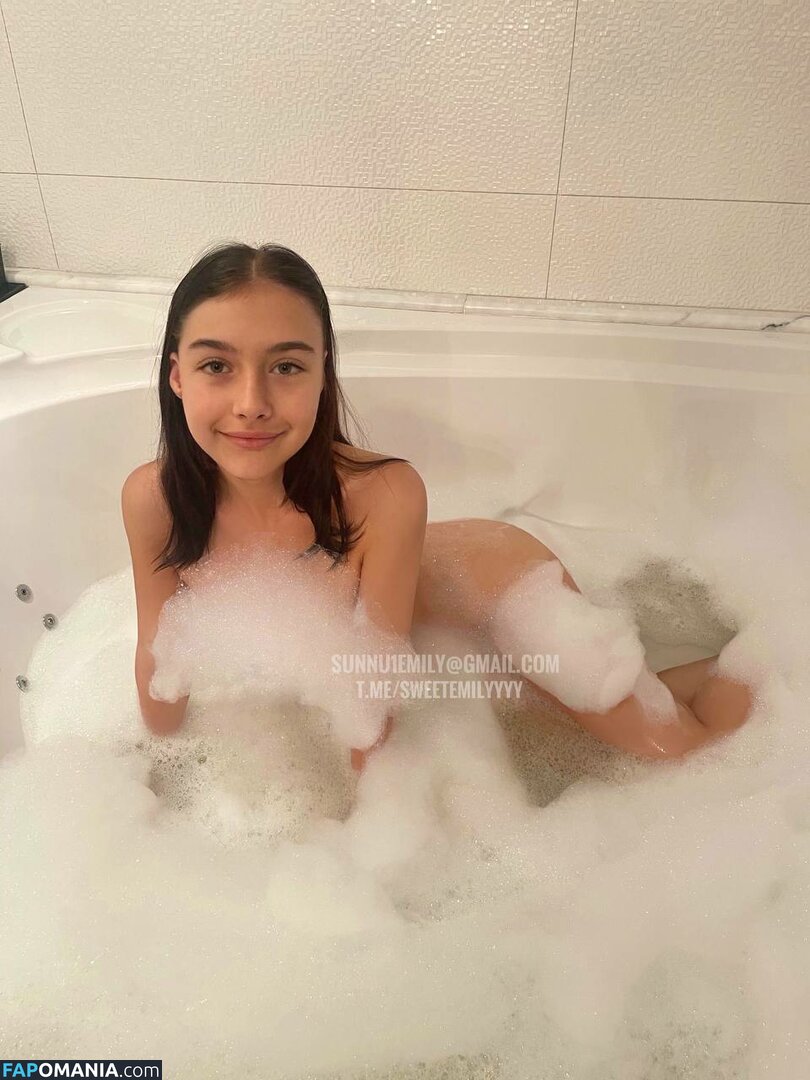 Sunny Emilly / Sunny Emy / SweetEmilyyyy / kylie.little.toes / sunny.emily.backup Nu OnlyFans  Foto vazada #12