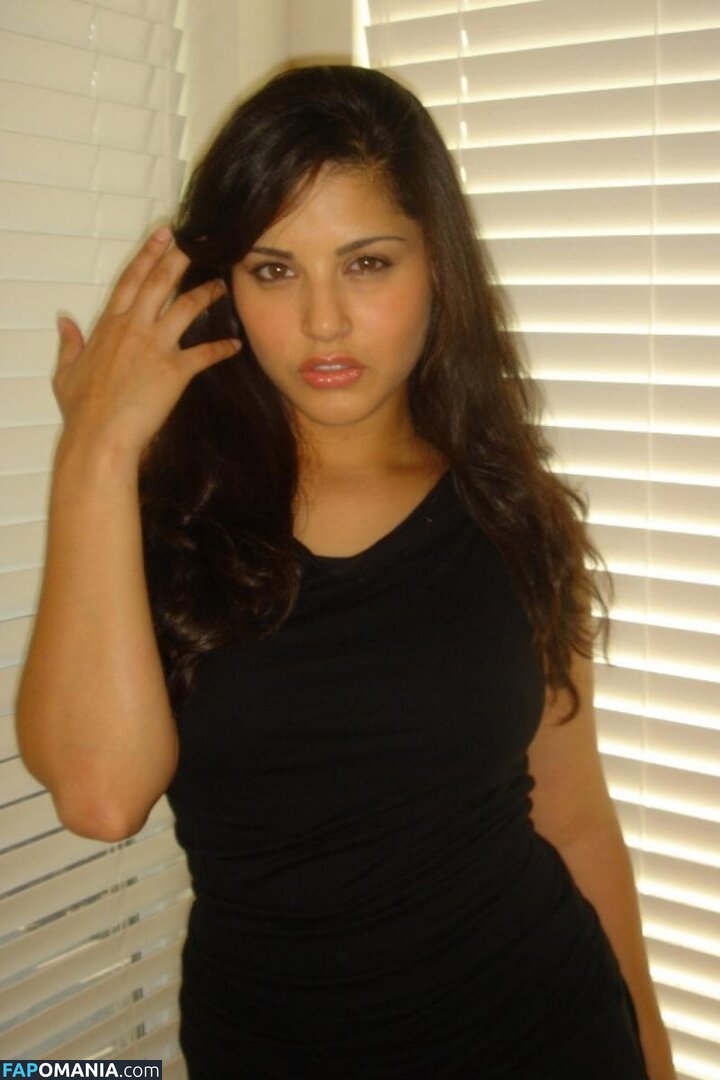 Sunny Leone / https: / sunnyleone Nu OnlyFans  Foto vazada #8