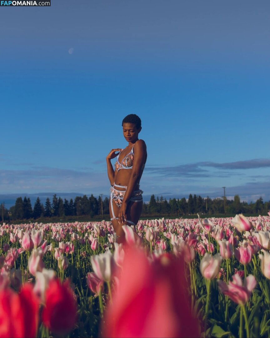 Autumn / autumn.busayo / autumnbusayo / sveltegoddess Nu OnlyFans  Foto vazada #5