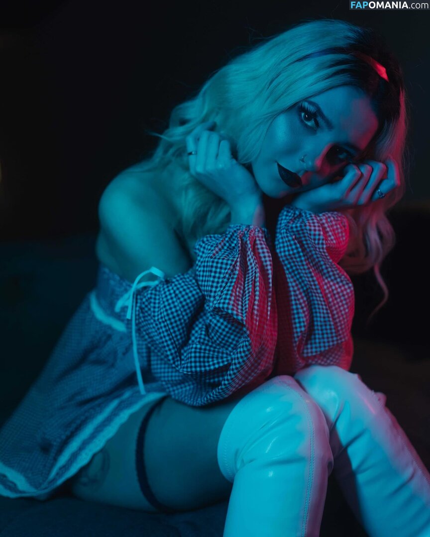 Sweetdistortion / sasha_simple Nu OnlyFans  Foto vazada #3