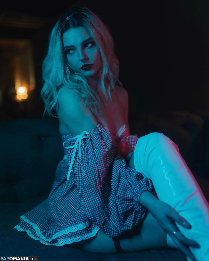 Sweetdistortion / sasha_simple Nu OnlyFans  Foto vazada #10