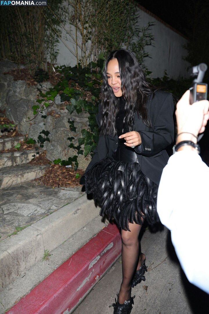 Tessa Thompson / tessamaethompson / tessathompsonx Nu OnlyFans  Foto vazada #7