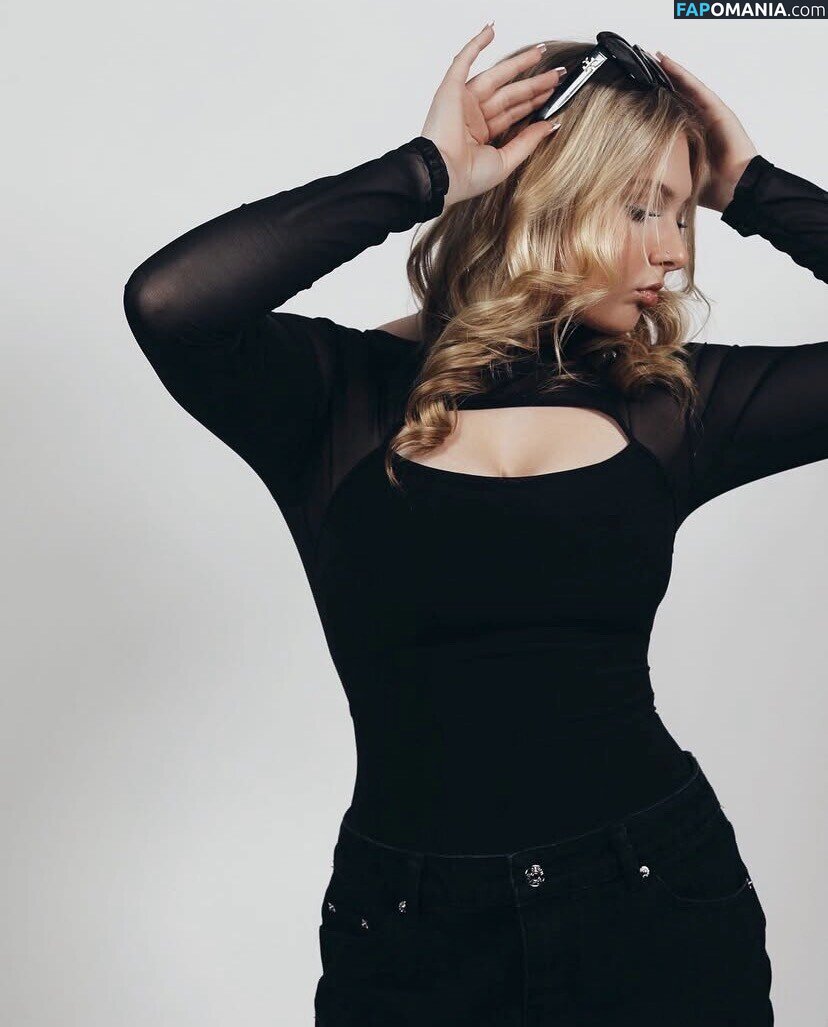 Thereallaurengregory / https: / s3xywest / s3xywest... / skywest87 Nu OnlyFans  Foto vazada #2