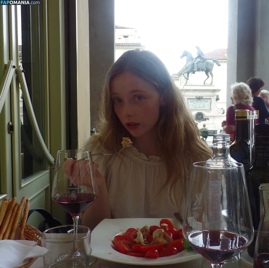 SuzieSon / charlieisomething / mymotherfvckedmickjagger / thestrawberrybutcher Nu OnlyFans  Foto vazada #15