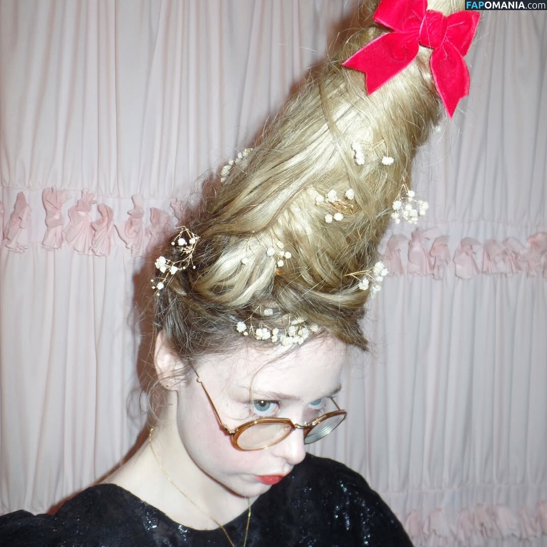 SuzieSon / charlieisomething / mymotherfvckedmickjagger / thestrawberrybutcher Nu OnlyFans  Foto vazada #23