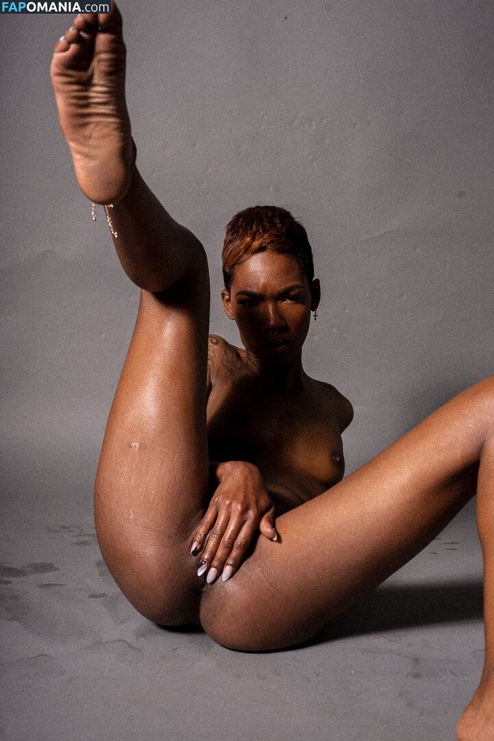 TheRealTiaReid / Tia Reid / corpsdedieu / https: / officialtiareid Nu OnlyFans  Foto vazada #11
