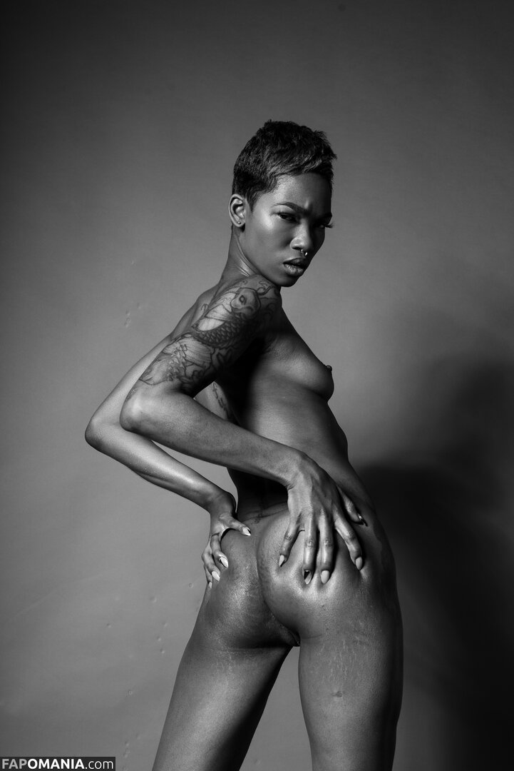 TheRealTiaReid / Tia Reid / corpsdedieu / https: / officialtiareid Nu OnlyFans  Foto vazada #12